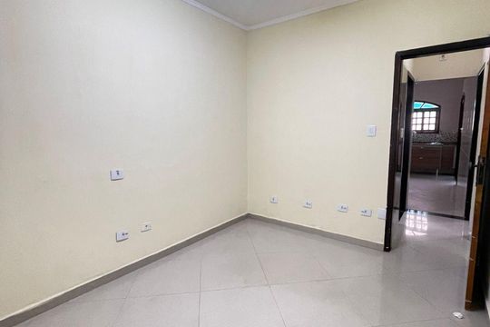 Casa à venda com 3 quartos, 145m² em Jardim Sao Roberto, Guarulhos