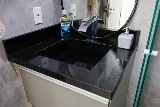 Banheiro de apartamento à venda com 2 quartos, 52m² em Padroeira, Osasco