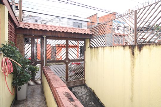Garagem de casa à venda com 2 quartos, 118m² em Vila Santista, São Paulo