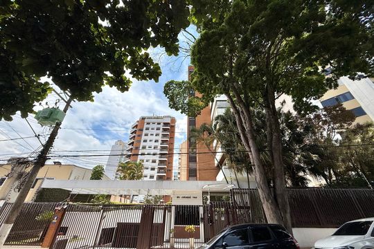 Fachada  de apartamento para alugar com 3 quartos, 183m² em Parque Colonial, São Paulo