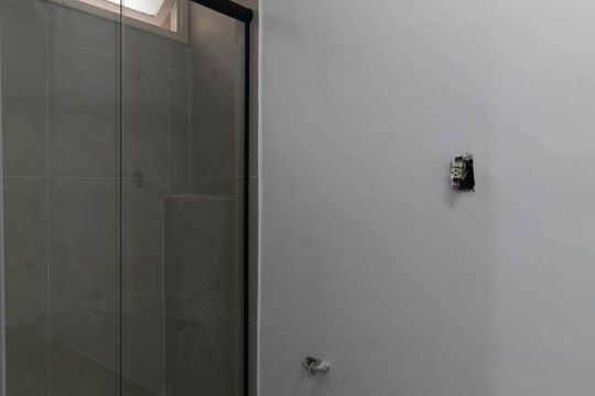 Banheiro de apartamento para alugar com 1 quarto, 40m² em Centro Histórico, Porto Alegre