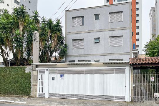 Fachada + plaquinha de apartamento à venda com 2 quartos, 87m² em Vila Mussoline, São Bernardo do Campo