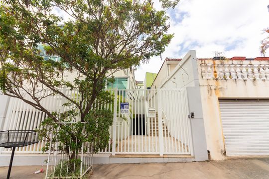 Fachada de casa de condomínio à venda com 3 quartos, 144m² em Vila Osasco, Osasco