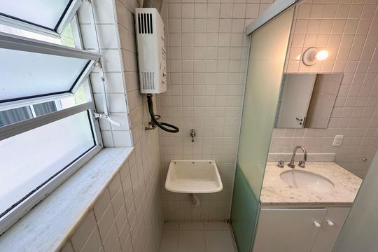 Banheiro de apartamento à venda com 3 quartos, 69m² em Humaitá, Rio de Janeiro