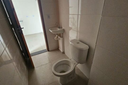 Banheiro de kitnet/studio à venda com 1 quarto, 24m² em Parque Maria Luiza, São Paulo