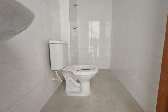 Banheiro de kitnet/studio à venda com 1 quarto, 24m² em Parque Maria Luiza, São Paulo