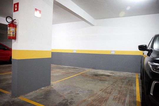 Box Garagem (01 vaga) de kitnet/studio à venda com 1 quarto, 19m² em Centro Histórico, Porto Alegre
