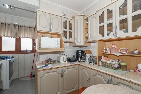 Cozinha de apartamento à venda com 2 quartos, 117m² em Vila Ipiranga, Porto Alegre