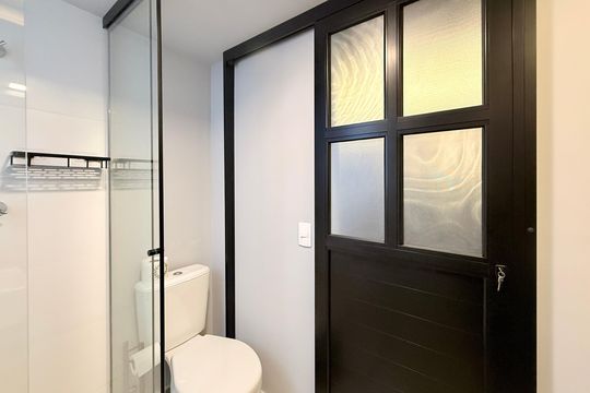 Banheiro  de kitnet/studio à venda com 1 quarto, 32m² em Santo Amaro, São Paulo