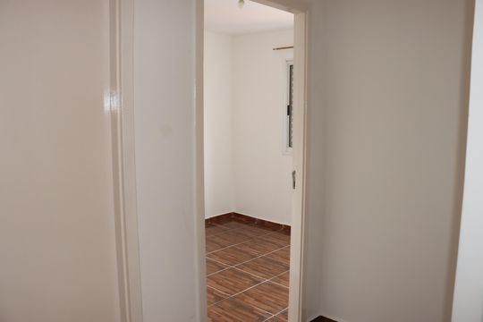 Corredor  de apartamento para alugar com 2 quartos, 49m² em Jardim Arco-iris, Cotia