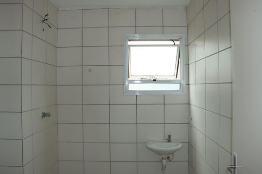 Banheiro Social de apartamento para alugar com 2 quartos, 49m² em Jardim Arco-iris, Cotia