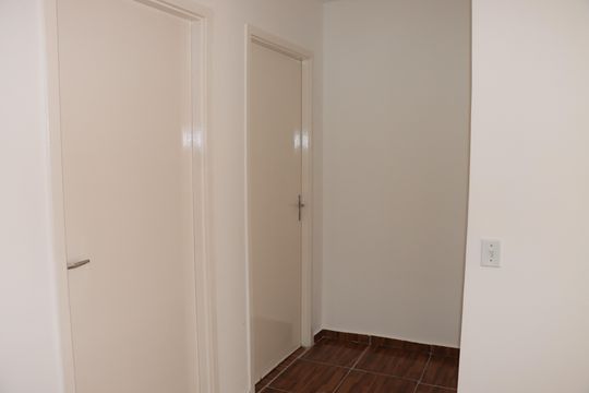 Corredor  de apartamento para alugar com 2 quartos, 49m² em Jardim Arco-iris, Cotia