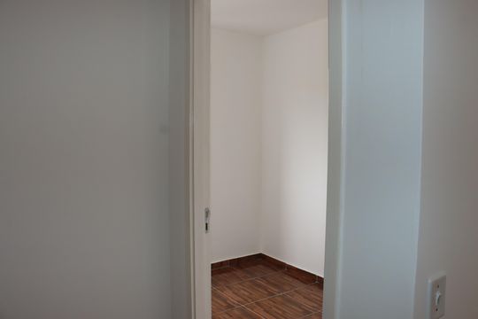Corredor de apartamento para alugar com 2 quartos, 49m² em Jardim Arco-iris, Cotia