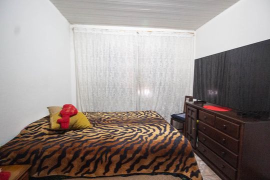 Quarto 1 de casa à venda com 2 quartos, 600m² em Vila Vitorio Mazzei, São Paulo