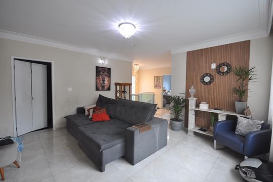 Sala de TV de casa à venda com 3 quartos, 420m² em Tremembé, São Paulo