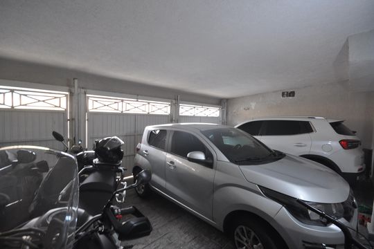 Garagem de casa à venda com 3 quartos, 420m² em Tremembé, São Paulo