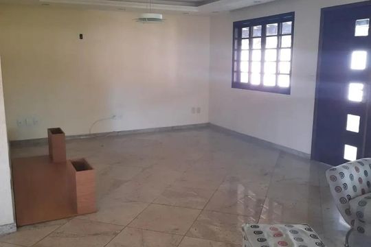 Sala de casa à venda com 4 quartos, 1400m² em Camboinhas, Niterói