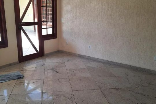 Sala de casa à venda com 4 quartos, 1400m² em Camboinhas, Niterói