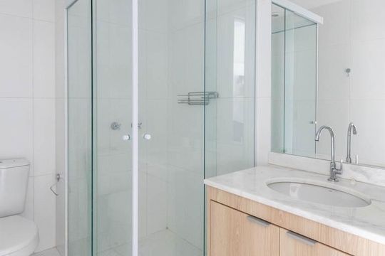 Banheiro de kitnet/studio para alugar com 1 quarto, 28m² em Vila Buarque, São Paulo