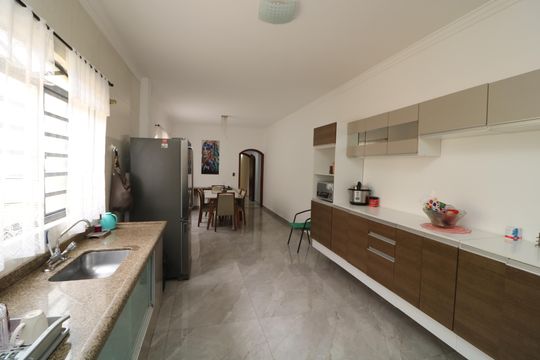 Casa à venda com 3 quartos, 247m² em Vila Santa Clara, São Paulo
