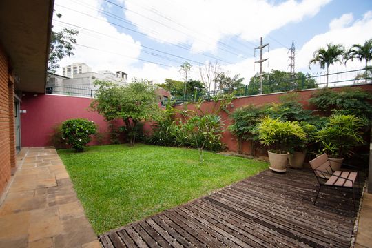 quintal de casa à venda com 3 quartos, 546m² em Alto de Pinheiros, São Paulo