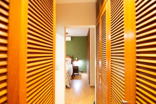 closet suite 1 de casa à venda com 3 quartos, 546m² em Alto de Pinheiros, São Paulo