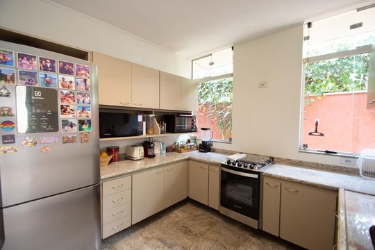 cozinha de casa à venda com 3 quartos, 546m² em Alto de Pinheiros, São Paulo