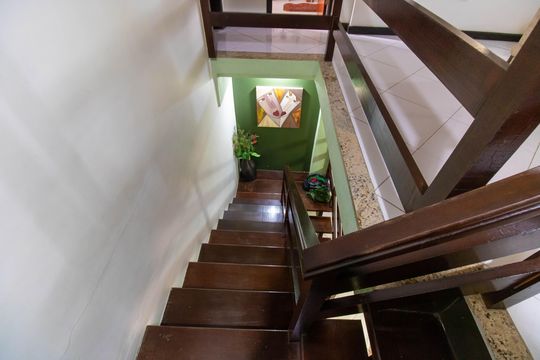 Escada  de casa à venda com 3 quartos, 160m² em Itaipu, Niterói
