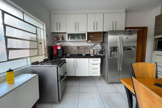 Cozinha de casa para alugar com 1 quarto, 52m² em Jardim das Vertentes, São Paulo