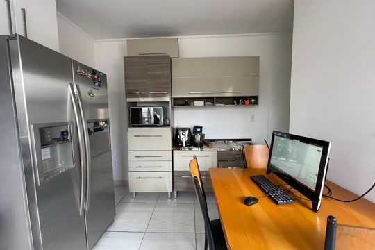 Cozinha de casa para alugar com 1 quarto, 52m² em Jardim das Vertentes, São Paulo