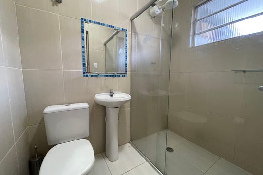 Banheiro de casa para alugar com 1 quarto, 52m² em Jardim das Vertentes, São Paulo