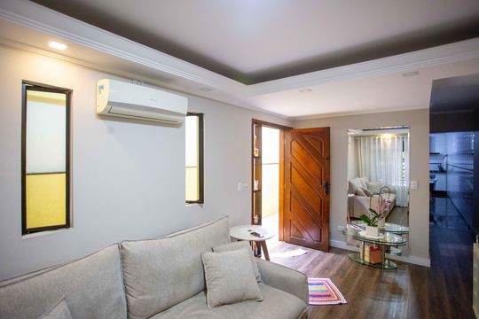Sala de casa para alugar com 4 quartos, 226m² em Taboão, Diadema