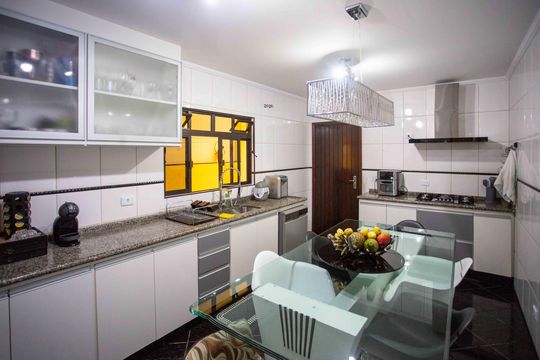 Cozinha de casa para alugar com 4 quartos, 226m² em Taboão, Diadema