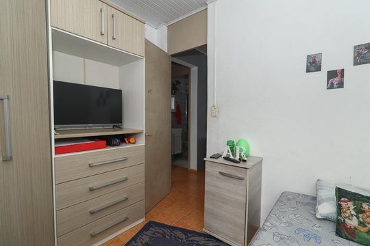 Quarto de apartamento à venda com 2 quartos, 50m² em Rubem Berta, Porto Alegre