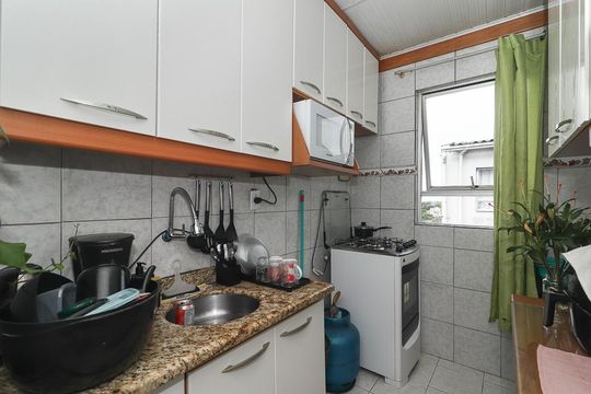 Cozinha de apartamento à venda com 2 quartos, 50m² em Rubem Berta, Porto Alegre