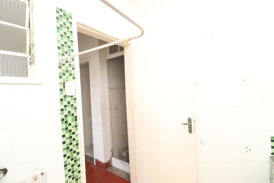 Banheiro Social 1 de casa à venda com 6 quartos, 180m² em Jardim Guanabara, Rio de Janeiro