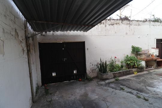 Quintal e Garagem de casa à venda com 6 quartos, 180m² em Jardim Guanabara, Rio de Janeiro