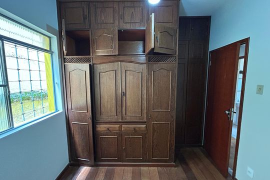 Casa à venda com 6 quartos, 223m² em Alípio de Melo, Belo Horizonte