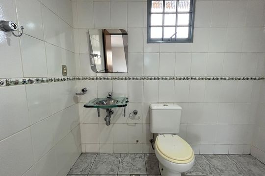 Casa à venda com 6 quartos, 223m² em Alípio de Melo, Belo Horizonte