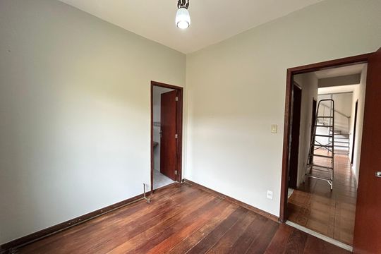 Casa à venda com 6 quartos, 223m² em Alípio de Melo, Belo Horizonte
