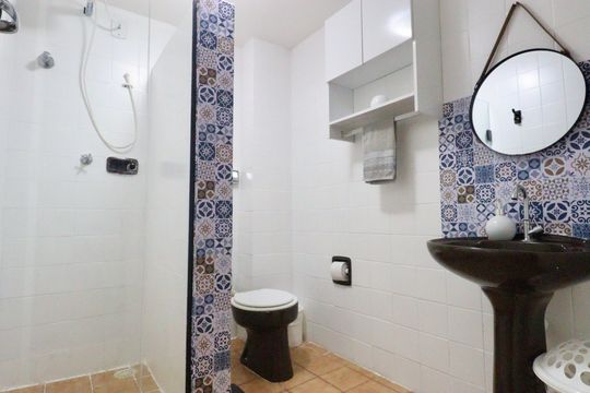 Banheiro de kitnet/studio para alugar com 1 quarto, 32m² em Graça, Salvador