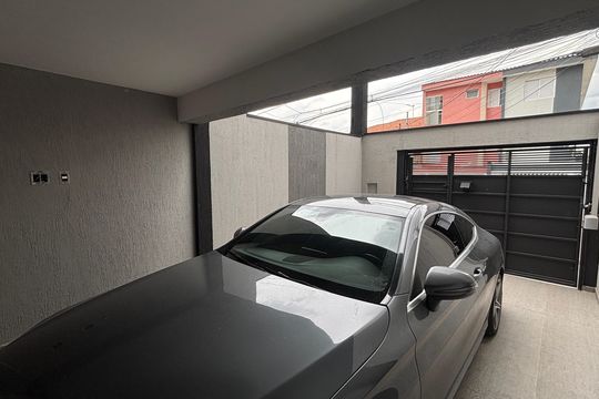 Garagem de casa à venda com 3 quartos, 133m² em Parque Novo Oratório, Santo André