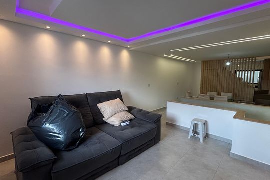Casa à venda com 3 quartos, 133m² em Parque Novo Oratório, Santo André