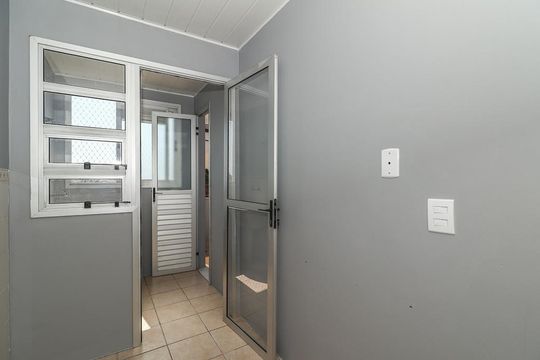 Cozinha de apartamento à venda com 1 quarto, 44m² em Farrapos, Porto Alegre