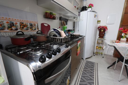 Cozinha de apartamento para alugar com 1 quarto, 47m² em Vila Darli, São Paulo
