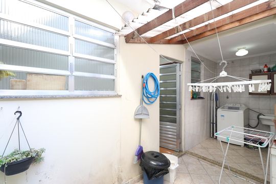 Quintal e área de serviço  de casa à venda com 3 quartos, 150m² em Lapa, São Paulo
