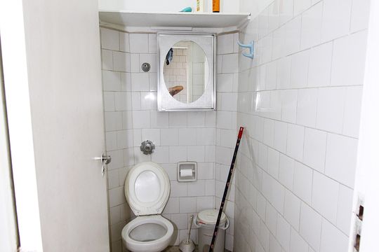 Banheiro de serviço de apartamento à venda com 4 quartos, 126m² em Coração Eucarístico, Belo Horizonte