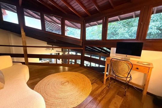 Casa à venda com 4 quartos, 218m² em Itaipu, Niterói