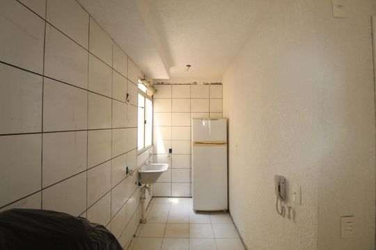 Cozinha de apartamento à venda com 2 quartos, 43m² em Sarandi, Porto Alegre