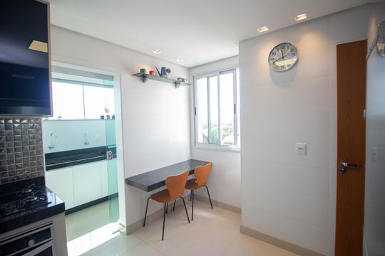 Cozinha de apartamento à venda com 3 quartos, 165m² em Olinda, Contagem